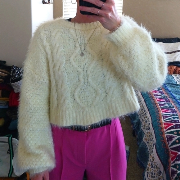 Urban Outfitters Sweaters - 𝅺urban Outfitters Eyelash Knit Cropped Sweater